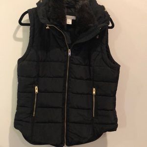 Awesome vest with zipper hood and faux fur trim
